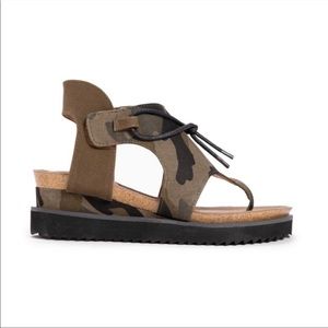Muk Luks camo wedge sandals